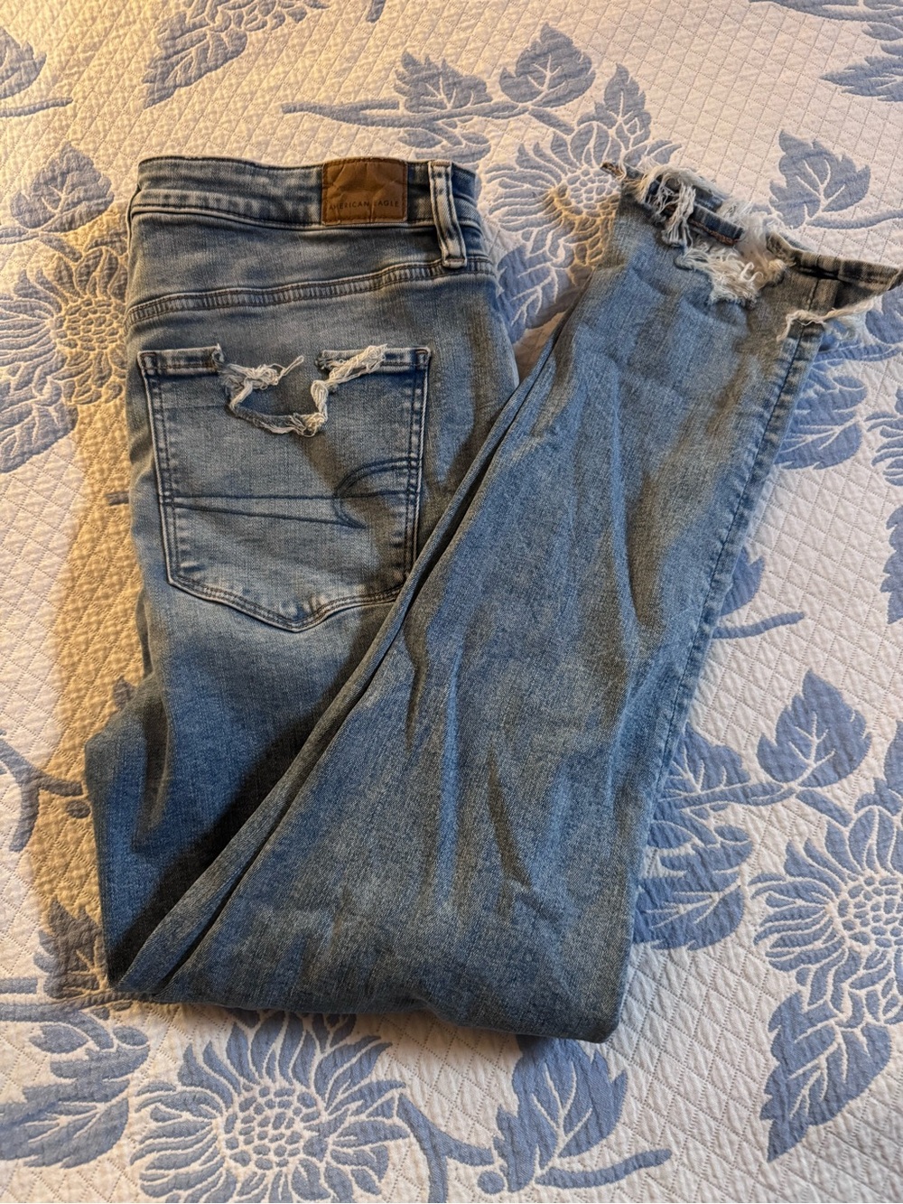 American Eagle Outfitters Light Blue Distressed Women's Jeggings